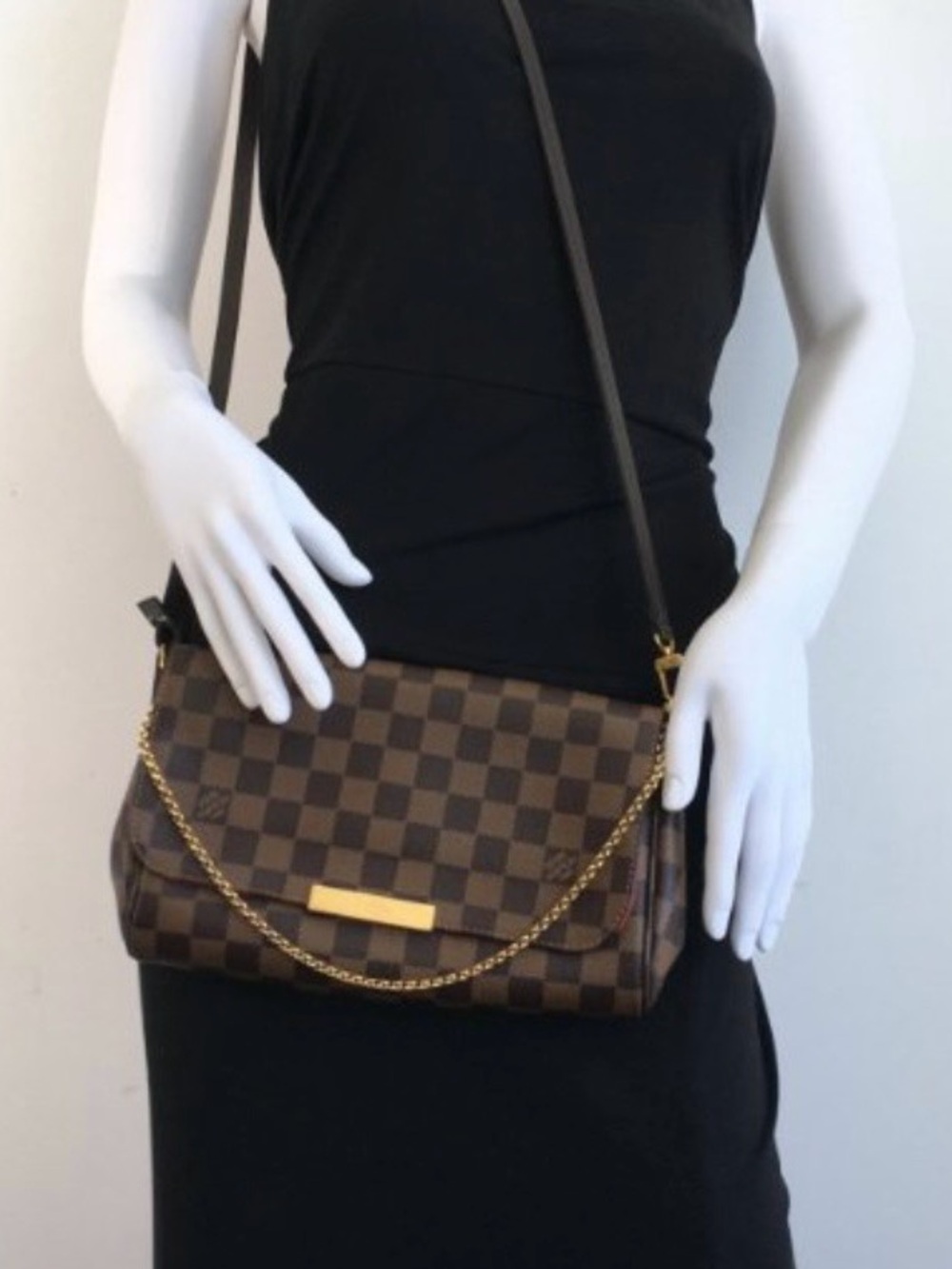 Louis Vuitton
Favorite Damier Ebene - Picture 3 of 7